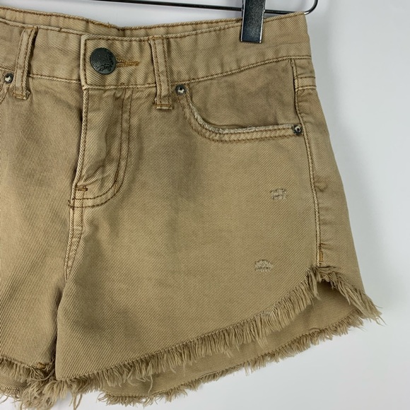 Free People Distressed Fray Hem Jean Shorts 24 - Picture 4 of 15